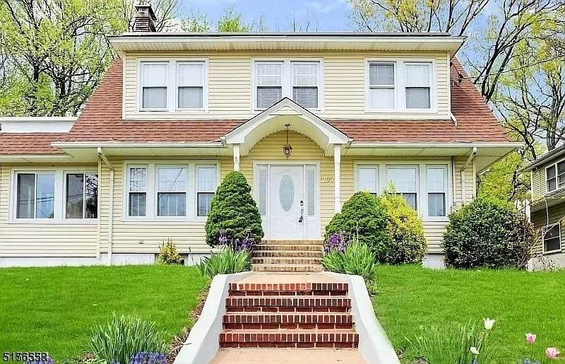 207 Maple St - Photo 1