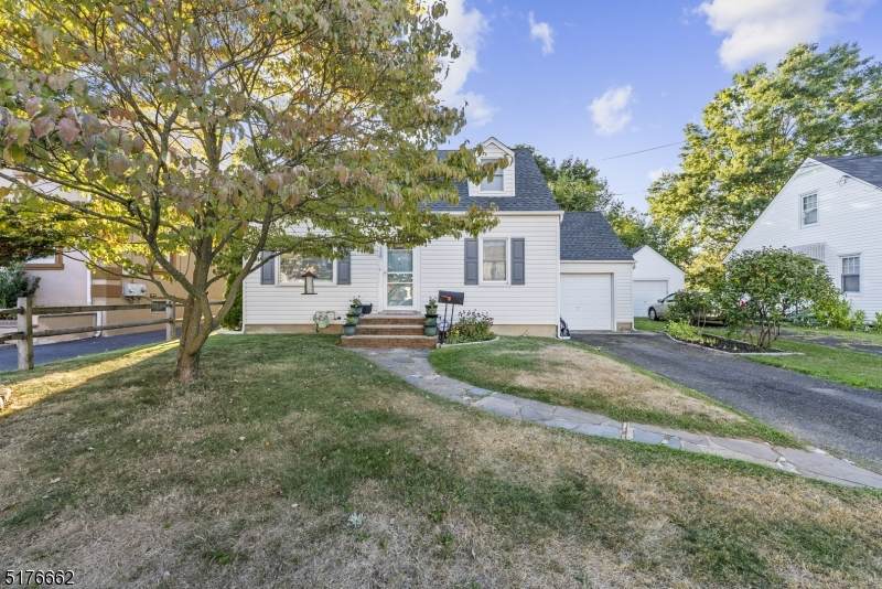 149 N 6th Ave - Photo 1