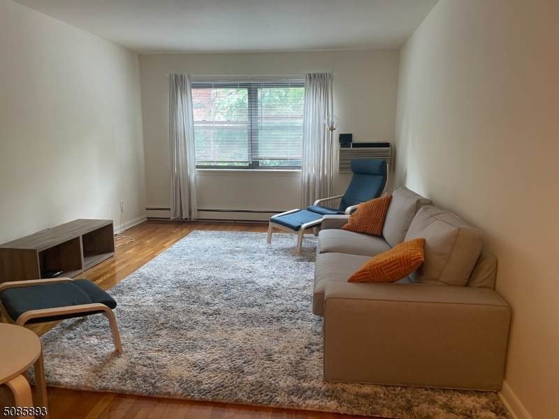 16 Roosevelt Pl - Photo 1