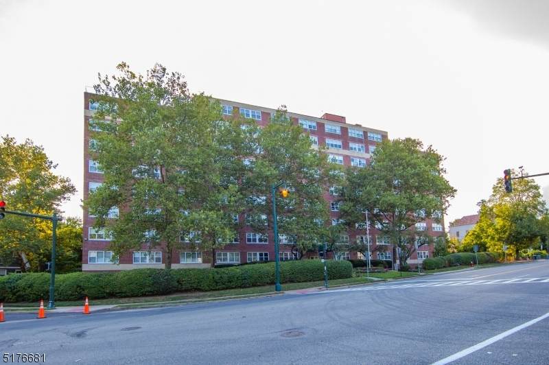 926 Bloomfield Ave - Photo 1