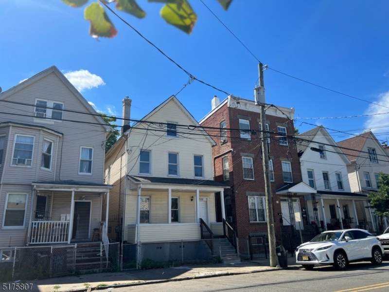 504 Fulton St - Photo 1