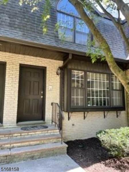 10 Tow Path Cres - Photo 1