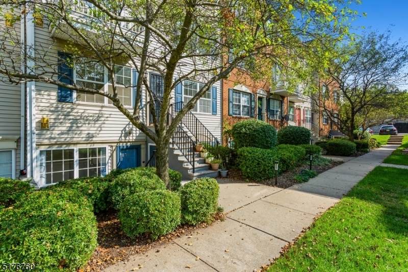 105 Vaughan Dr - Photo 1