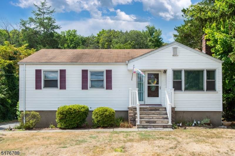 44 Greenwood Ave - Photo 1