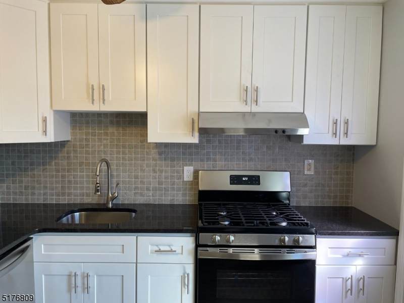 18 Dartmouth Ave Unit 3B - Photo 1
