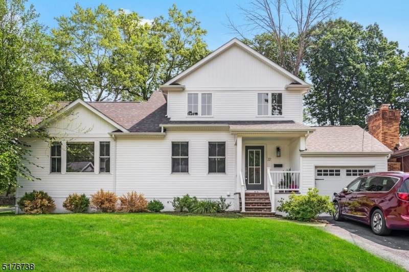 22 Hazelwood Ave - Photo 1