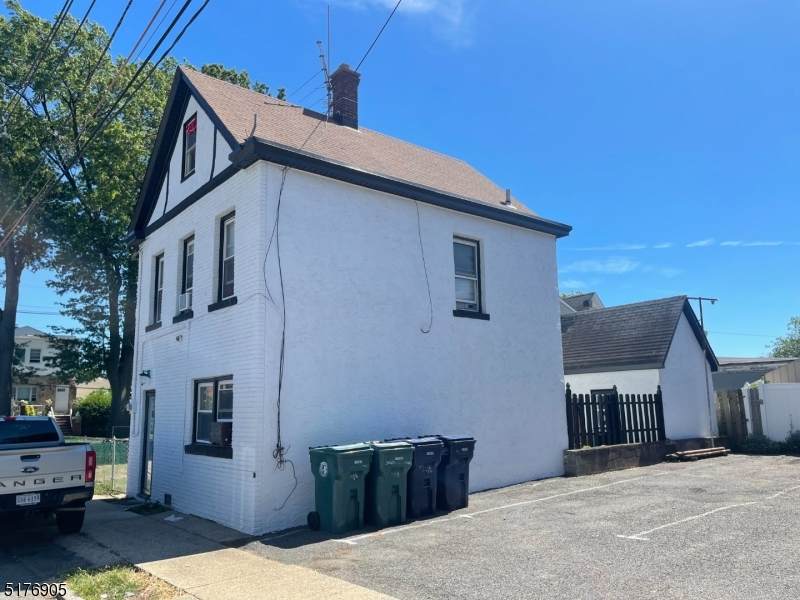727 Raritan Ave - Photo 1