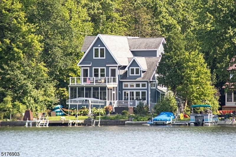 36 Myrtle Ave - Photo 1