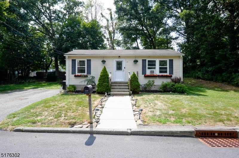 37 Glen Dr - Photo 1