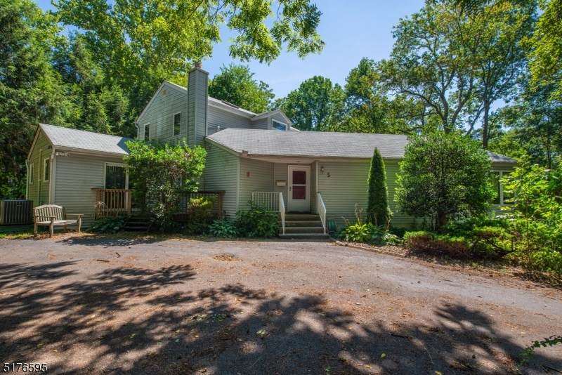 5 Pickwick Lane - Photo 1