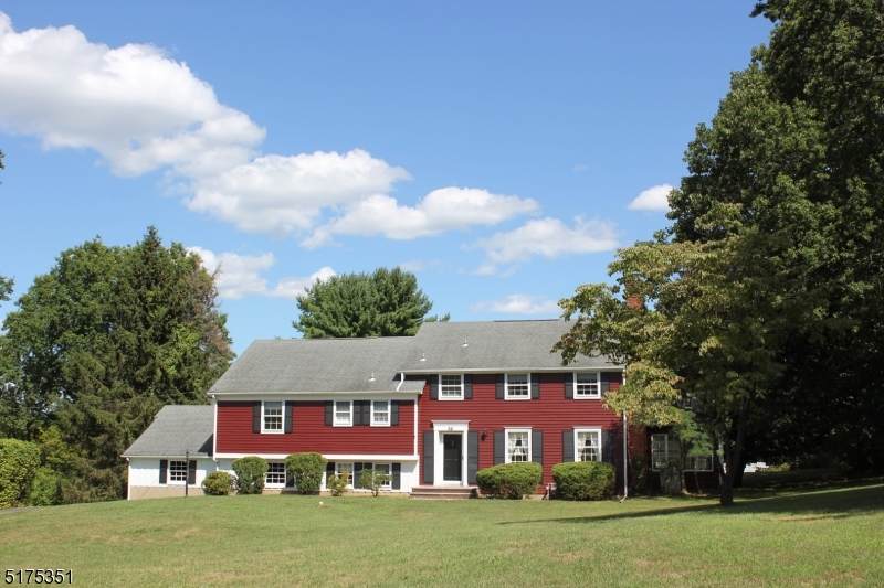 39 Hilltop Cir - Photo 1