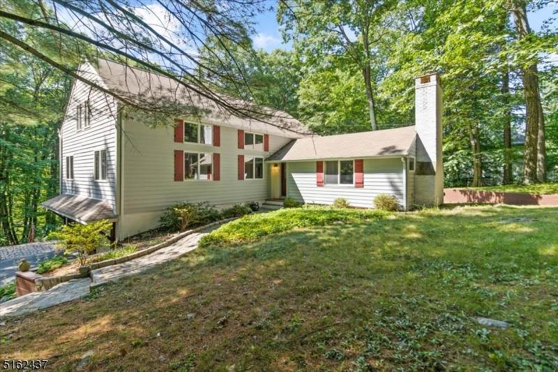18 Round Hill Rd - Photo 1