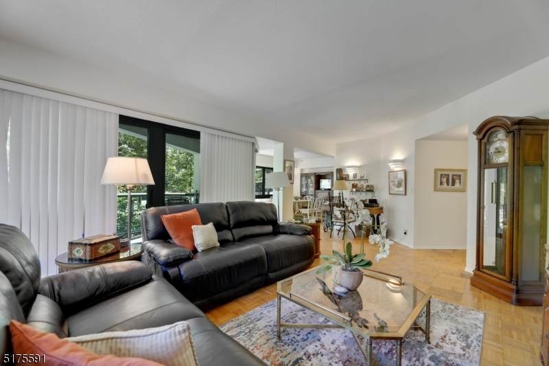 609 W So Orange Ave, 2L - Photo 1