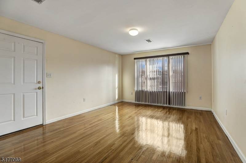 652 4Th St - Photo 1