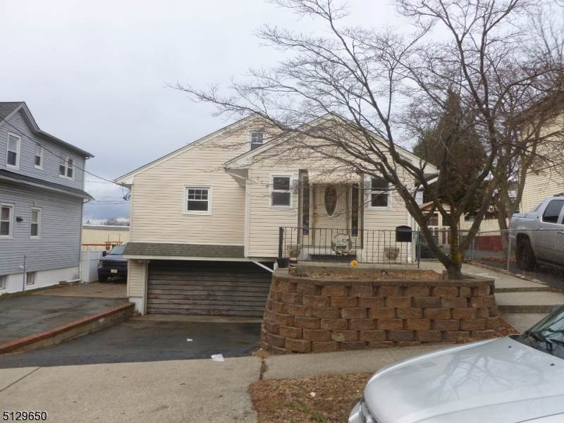 176 Bergen Ave - Photo 1