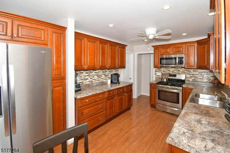 30 Essex St - Photo 1