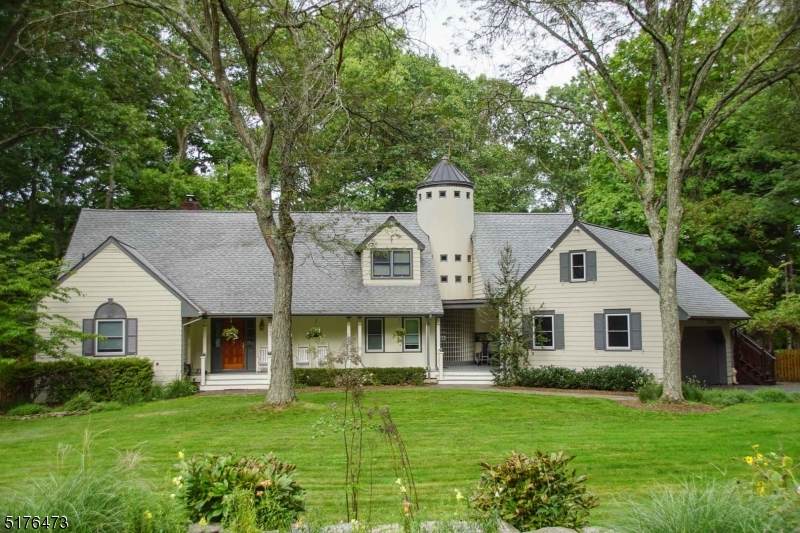 157 Riverwood Ave - Photo 1