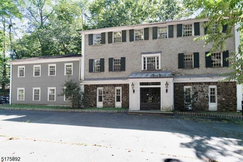320 Runnymede Rd - Photo 1