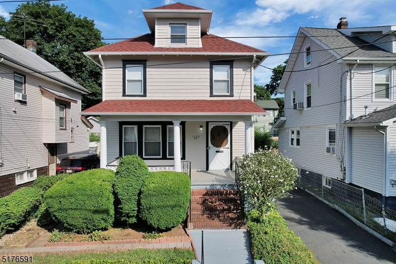 1528 Bond St - Photo 1