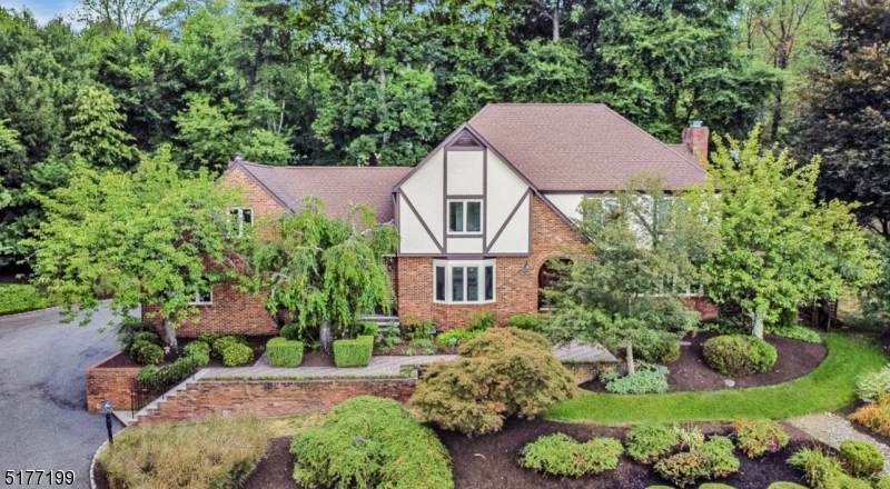 20 Hawthorne Ct - Photo 1
