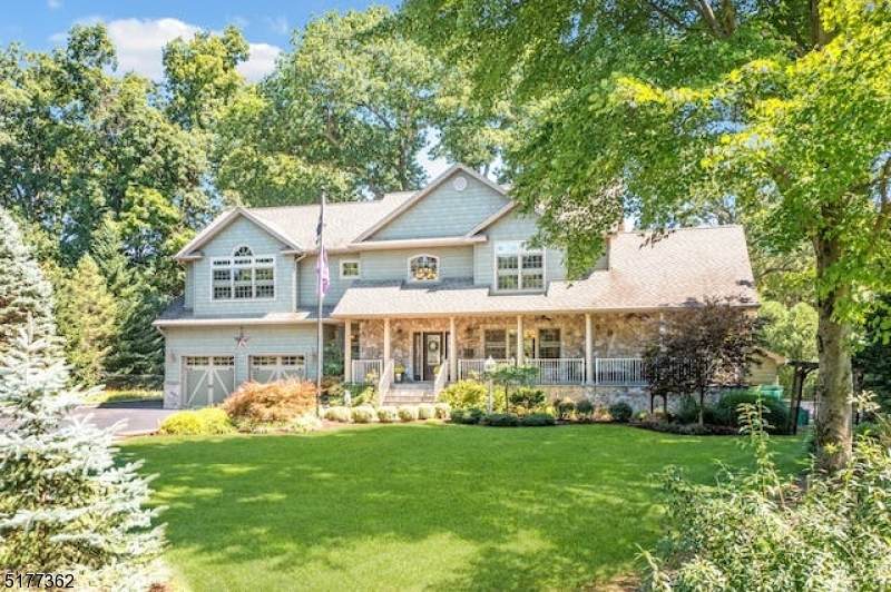 6 East Ct - Photo 1