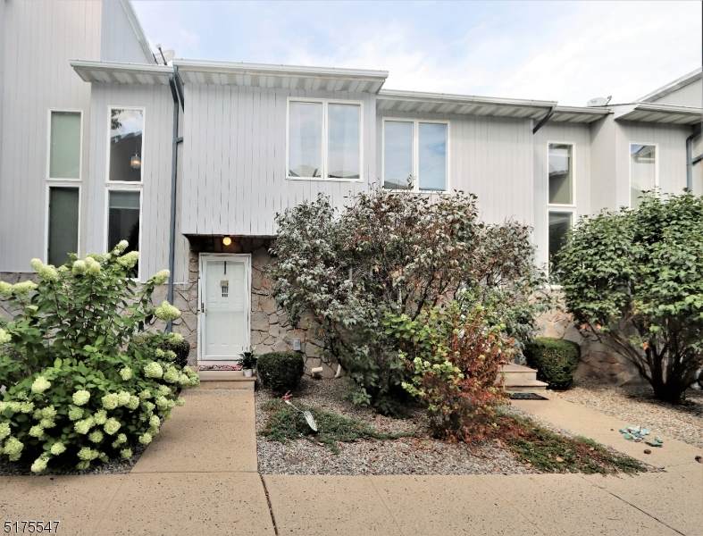6 Essex St - Photo 1