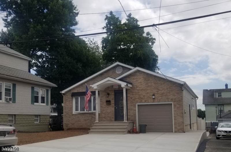 1411 Leslie St - Photo 1