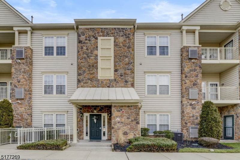 2 Steele Pl - Photo 1