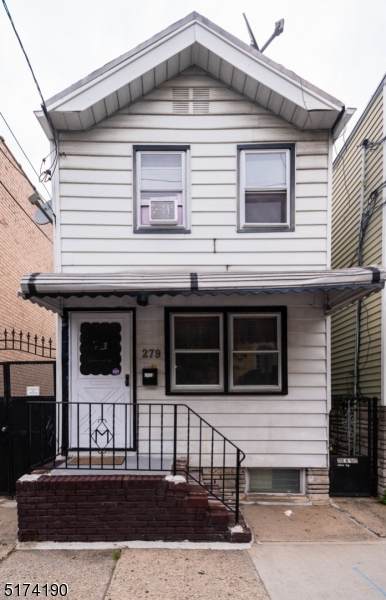 279 New York Ave - Photo 1
