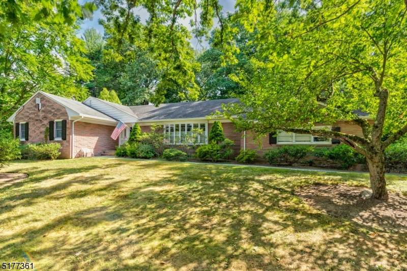 5 Cromwell Dr - Photo 1