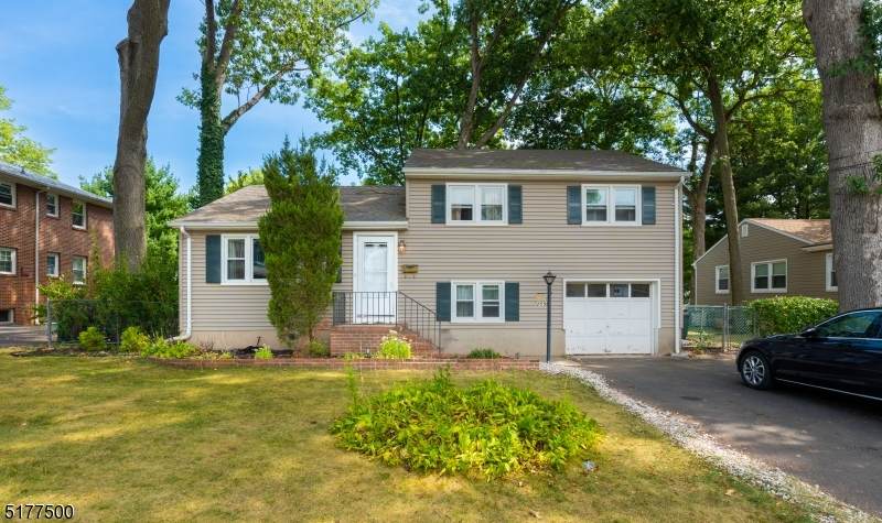 209 Bathgate Ave - Photo 1