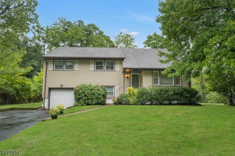 2 Maxine Dr - Photo 1