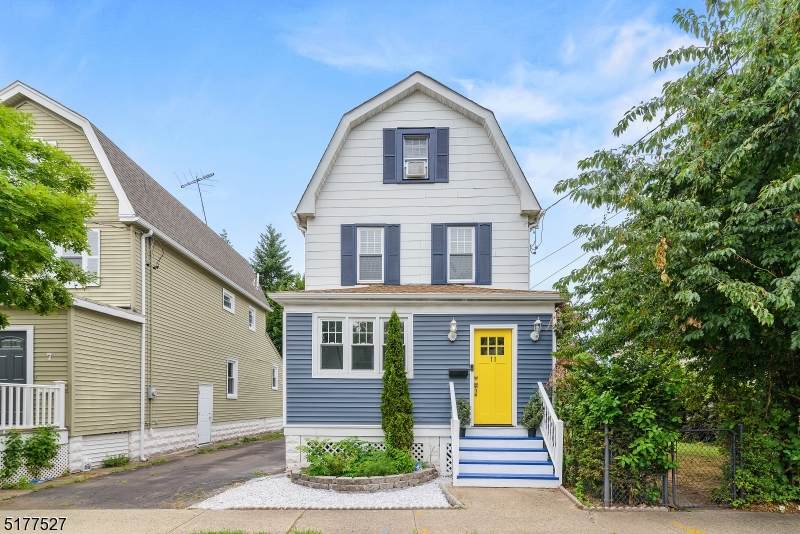 11 Pine St - Photo 1