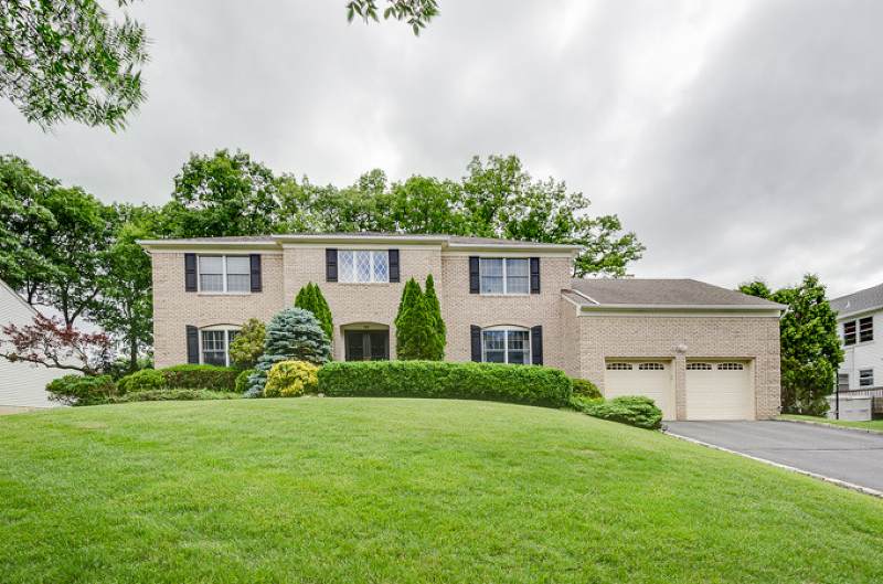 22 Lenox Rd - Photo 1