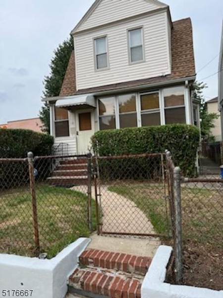 95 Shephard Ave - Photo 1