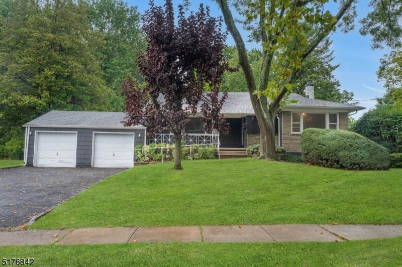 40 Briar Hills Cir - Photo 1