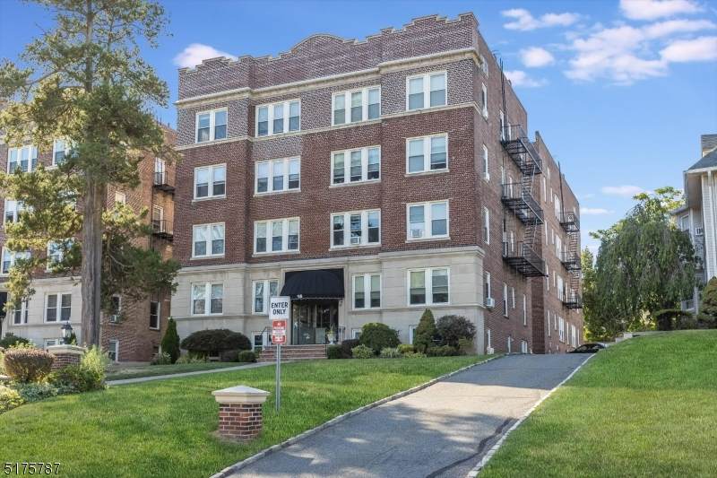 16 Forest St - Photo 1