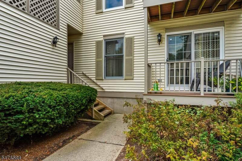 15 Commonwealth Dr - Photo 1