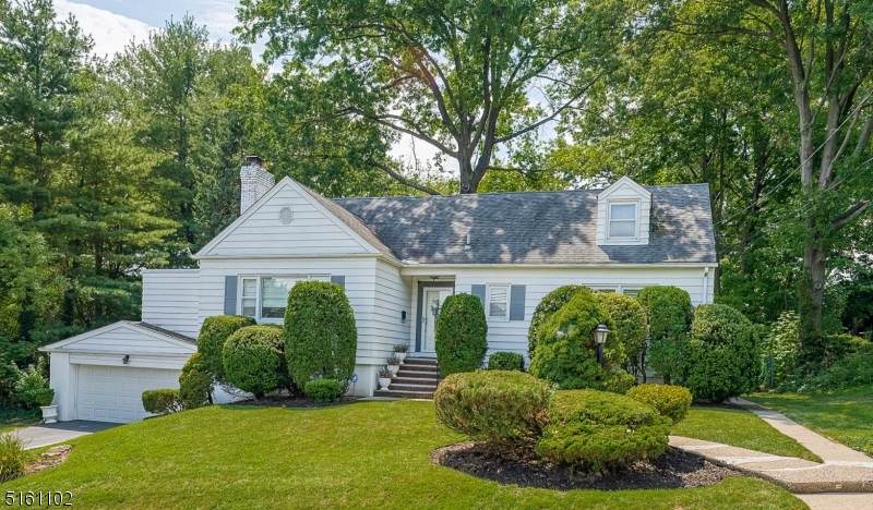 35 Friar Ln - Photo 1