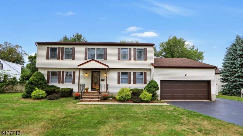565 Roosevelt Blvd - Photo 1