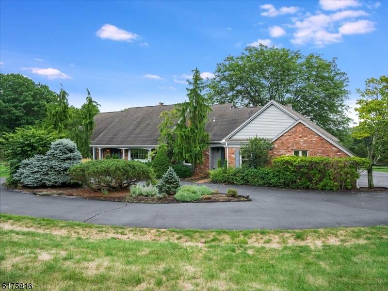 25 School House Ln - Photo 1