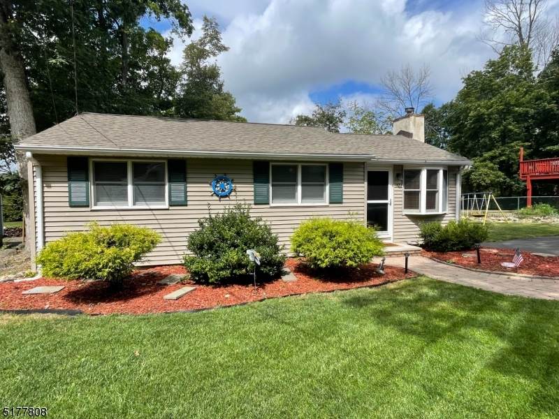 17 Woodlawn Ter - Photo 1