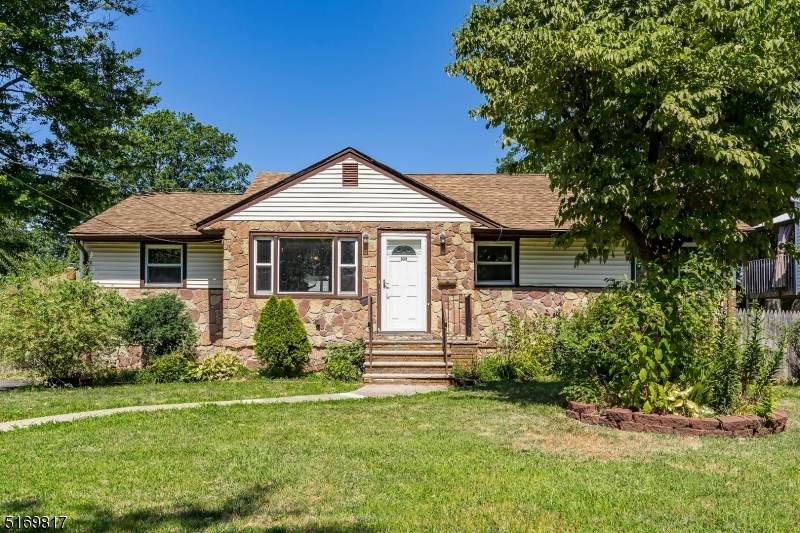 800 Laurel Pl - Photo 1
