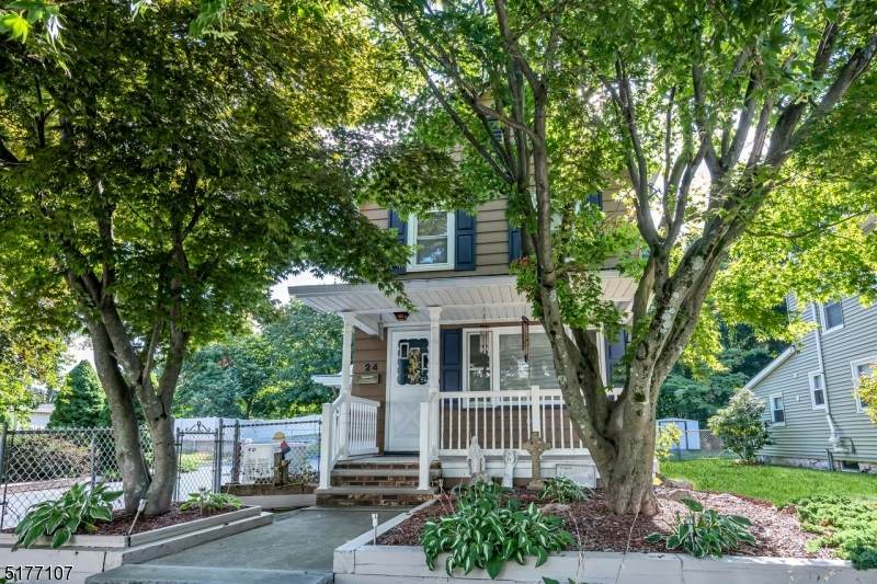 24 Laura Ave - Photo 1