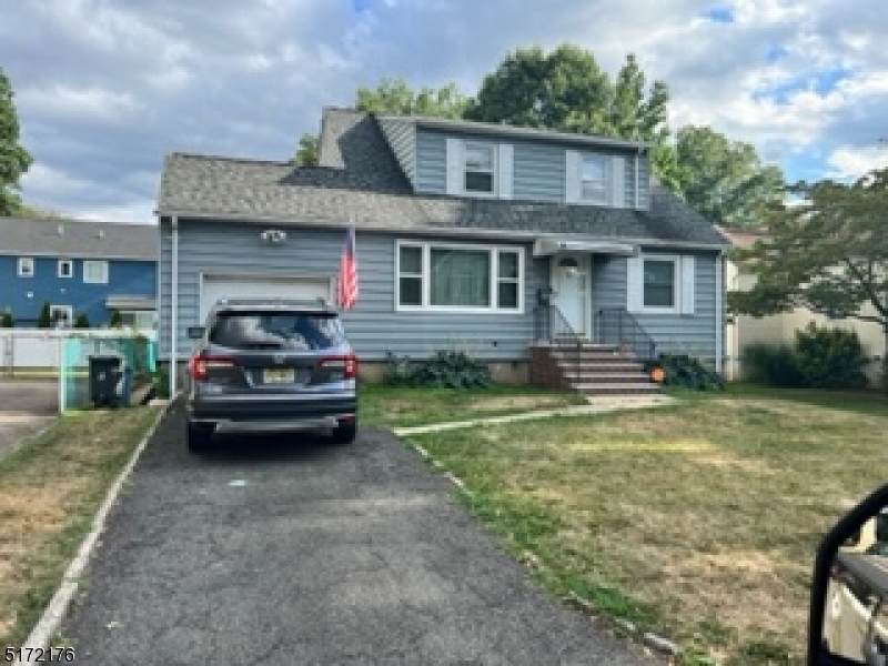 325 Roosevelt Ln - Photo 1