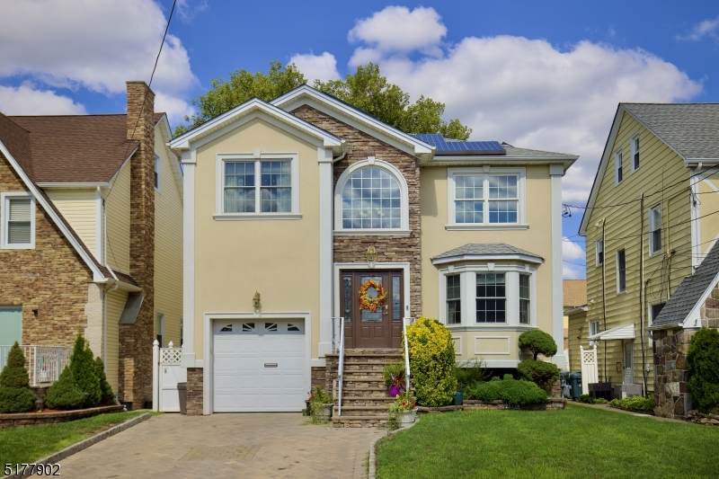 1049 Edgewood - Photo 1