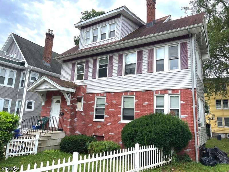 102 Lincoln St - Photo 1