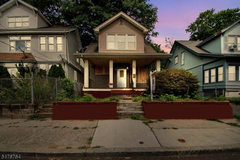 225 Custer - Photo 1
