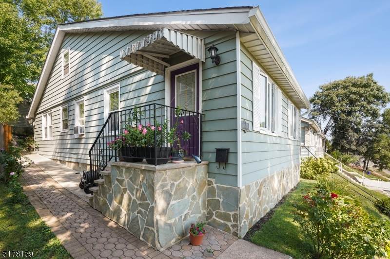 724 Broad St - Photo 1