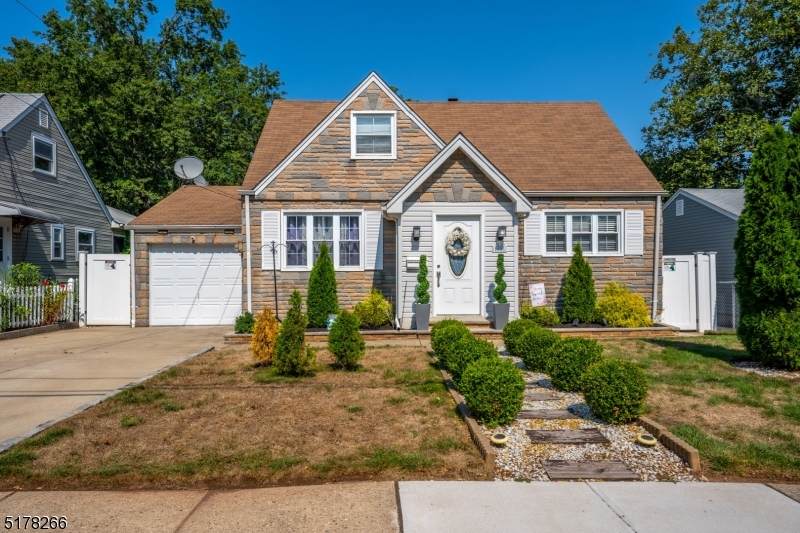 1081 Cranbrook Rd - Photo 1